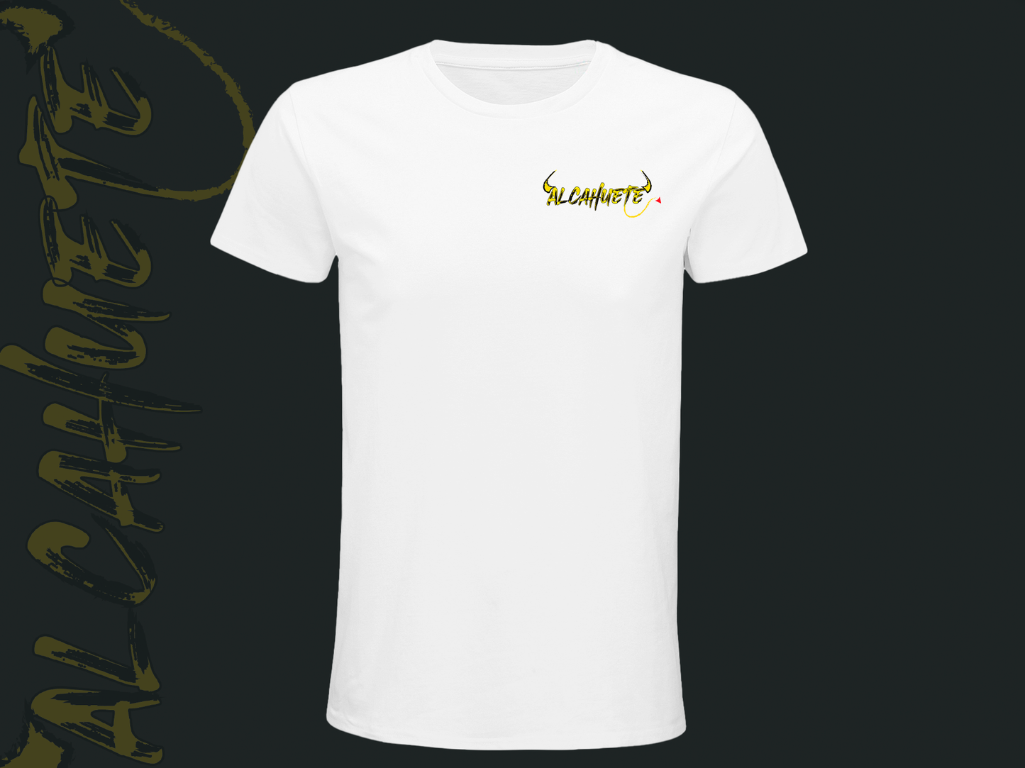 Camiseta blanca con el logo de Alcahuete en el pecho, diseño minimalista y sofisticado con detalles únicos.