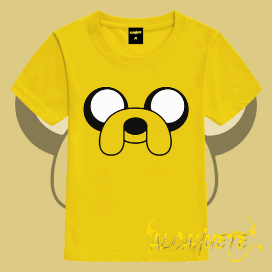 Camiseta amarilla con el diseño de un perro animado famoso, con una cara expresiva y carismática.